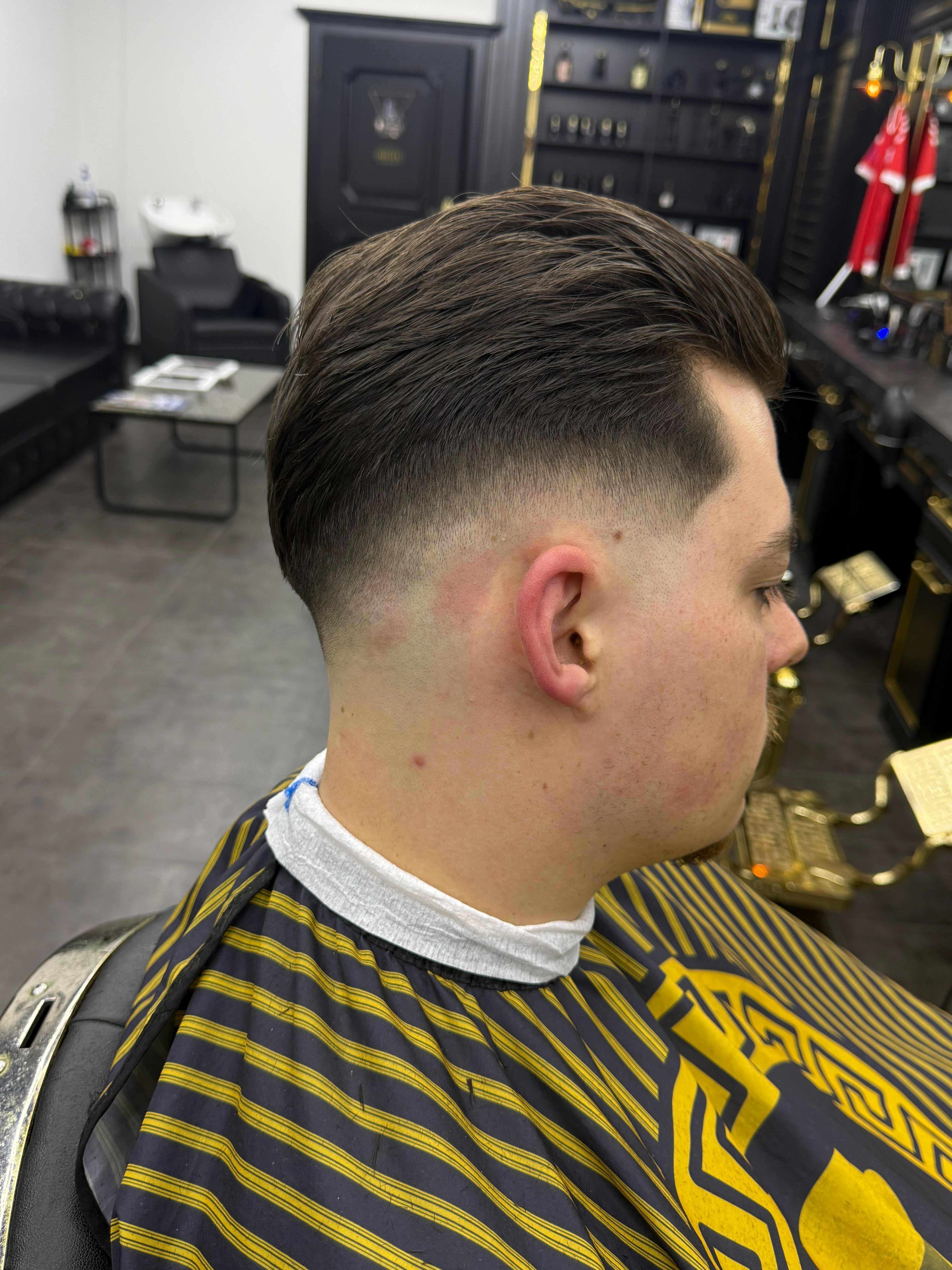 Sauberer Taper Fade, Shadow Studio Interlaken